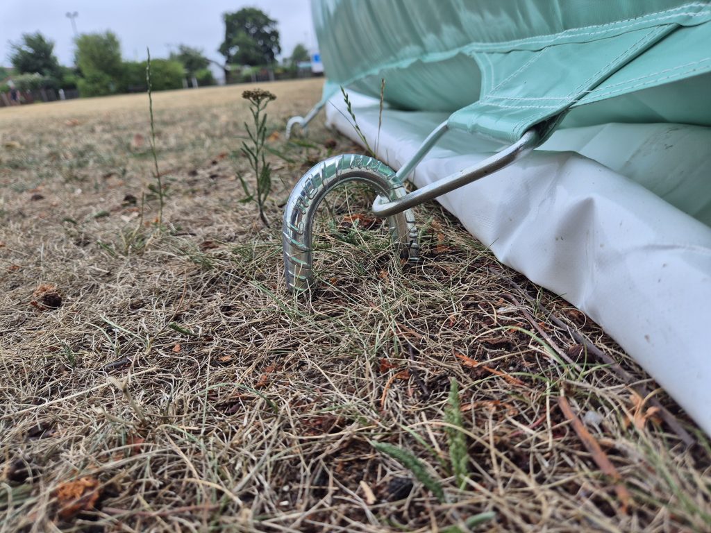 Erdhaken Sprungfreunde Hüpfburg Erdhaken Sprungfreunde Hüpfburg