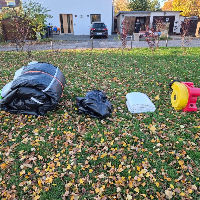 Schwrze Hüpfburg mieten - alles wichtigte inklusive